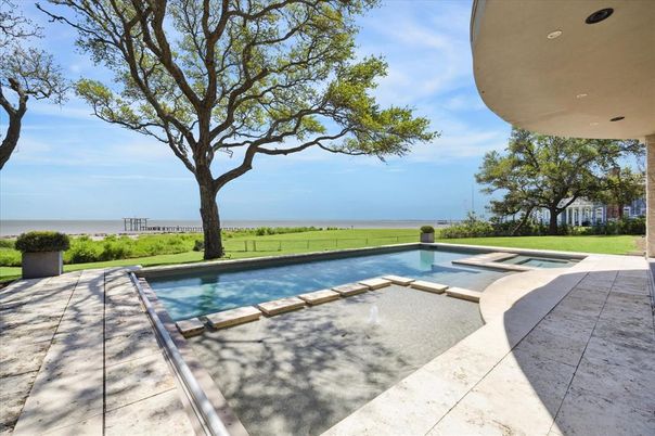 Exterior, Pool, Water