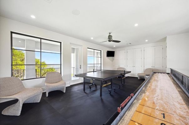 Game Room, Interior, Recessed Lighting