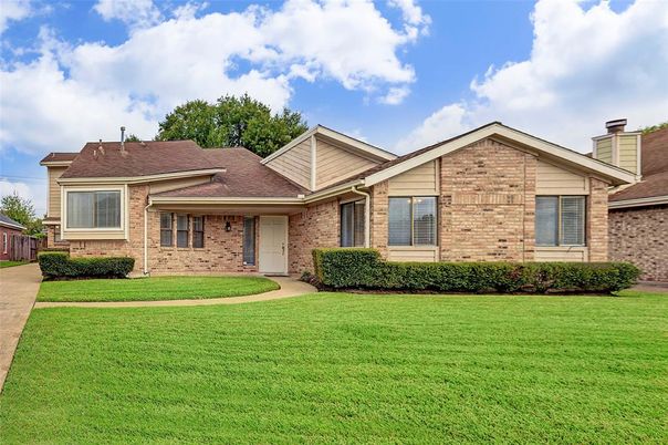 Exterior, Facade, Brick Facade, Brick Traditional