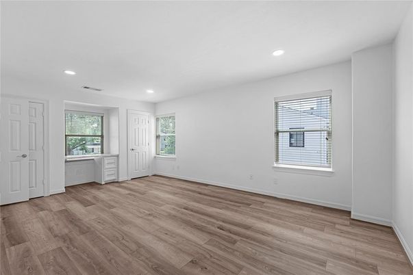 Empty room, Interior, Recessed Lighting, Wood Texture Flooring