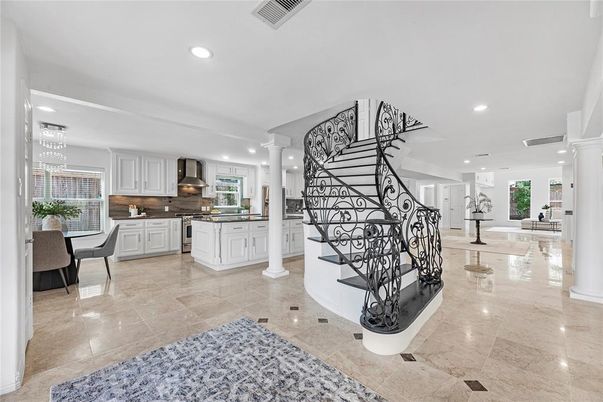 Chandelier, Dining room, Interior, Kitchen, Pendant Lights, Recessed Lighting, Stainless Steel Appliances