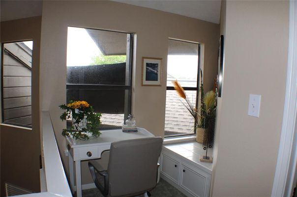 Home Office, Interior