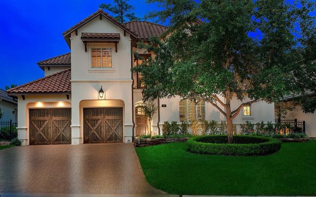 Attached, Exterior, Facade, Mediterranean