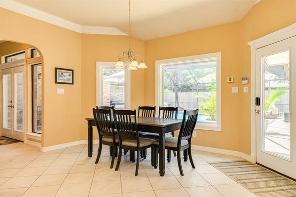 Chandelier, Dining room, Interior, Pendant Lights