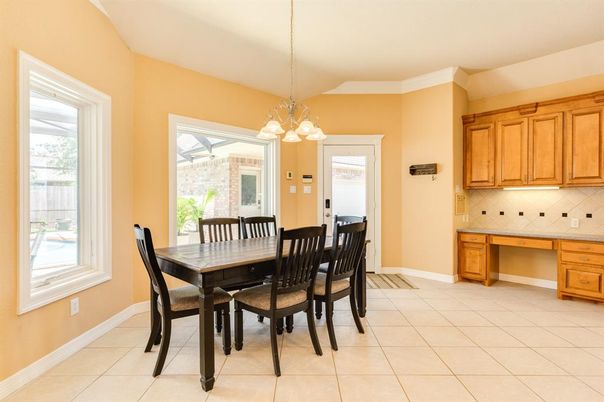 Chandelier, Dining room, Interior, Pendant Lights