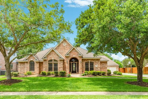 Exterior, Facade, Brick Facade, Brick Traditional