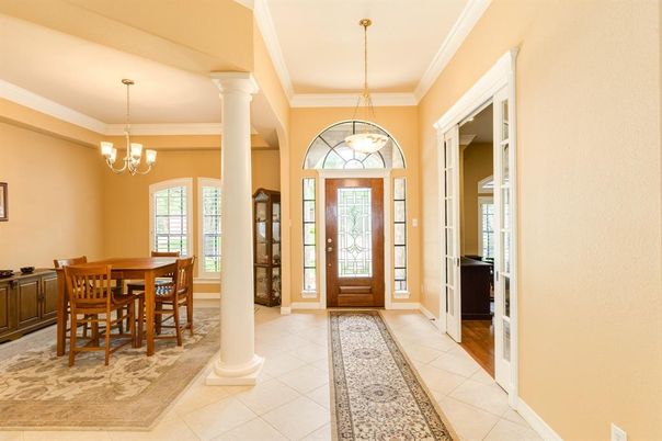 Chandelier, Dining room, Interior, Pendant Lights