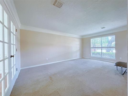 Empty room, Interior