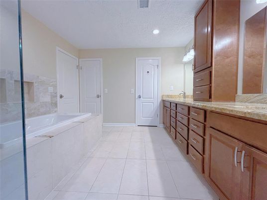Bathroom, Dual Sink Vanities, Interior, Recessed Lighting