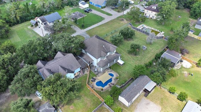 Exterior, Drone