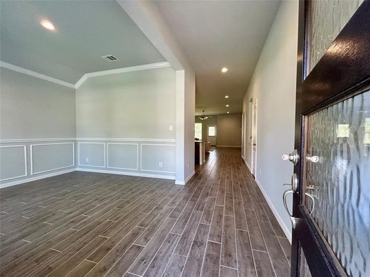 Interior, Recessed Lighting, Wood Texture Flooring