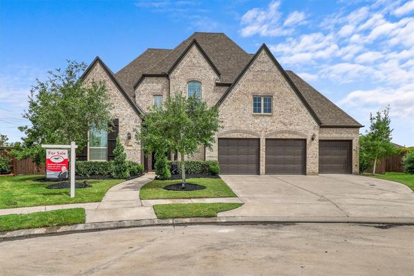 Attached, Exterior, Facade, Brick Facade, Brick Traditional