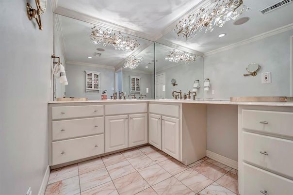 Bathroom, Dual Sink Vanities, Interior, Recessed Lighting