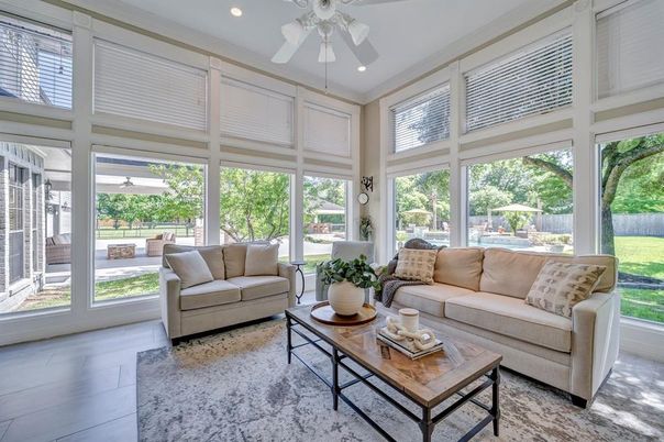 Interior, Living room, Recessed Lighting, Sun Room, Wood Texture Flooring