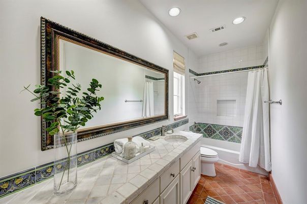 Bathroom, Interior, Recessed Lighting, Tile Countertops