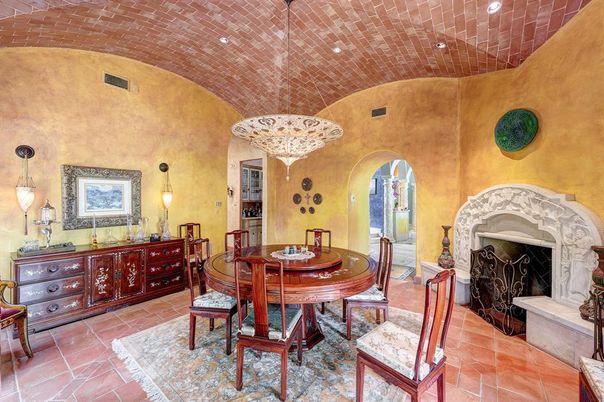 Dining room, Fireplace, Interior, Pendant Lights, Recessed Lighting