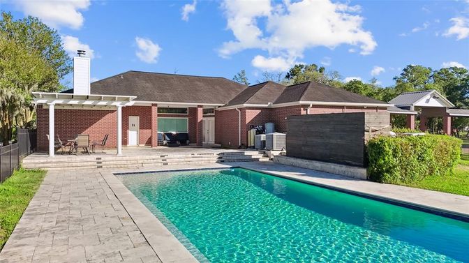 Exterior, Pool