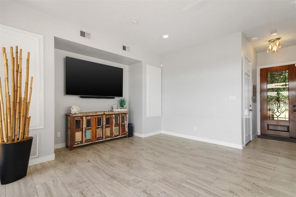 Interior, Recessed Lighting, Wood Texture Flooring