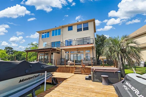 Exterior, Hot Tub