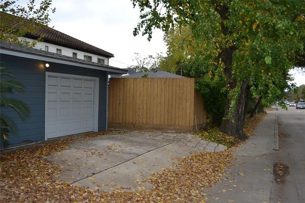 Detached Garage, Exterior
