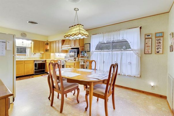 Dining room, Interior, Kitchen, Pendant Lights, Stainless Steel Appliances