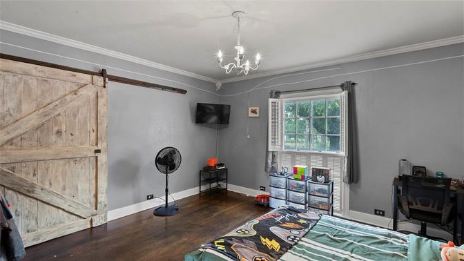Interior, Pendant Lights, Wood Texture Flooring