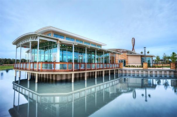 Exterior, Lake, Pool