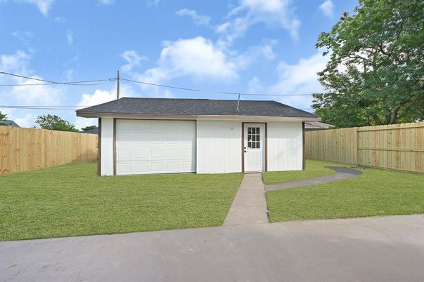 Attached, Backyard, Exterior, Facade, Ranch
