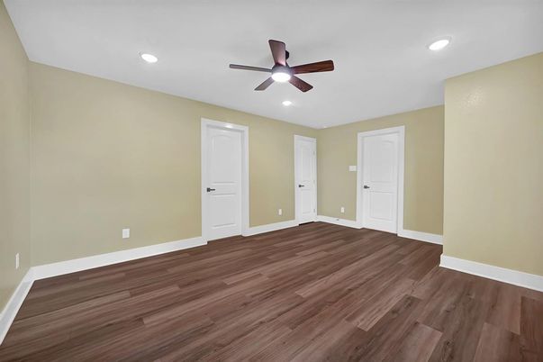 Empty room, Interior, Recessed Lighting, Wood Texture Flooring