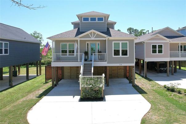 Exterior, Facade, American Craftsman