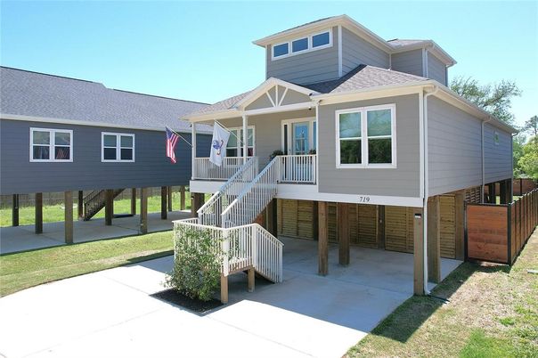 Exterior, Facade, American Craftsman