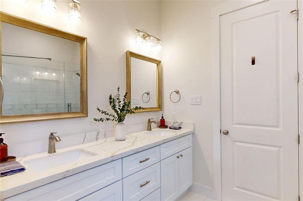 Bathroom, Dual Sink Vanities, Interior
