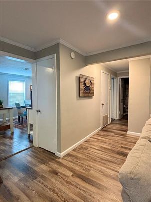 Interior, Recessed Lighting, Wood Texture Flooring
