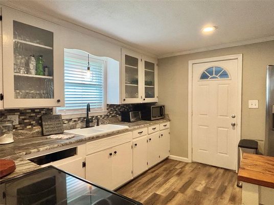 Interior, Kitchen, Pendant Lights, Recessed Lighting, Wood Texture Flooring
