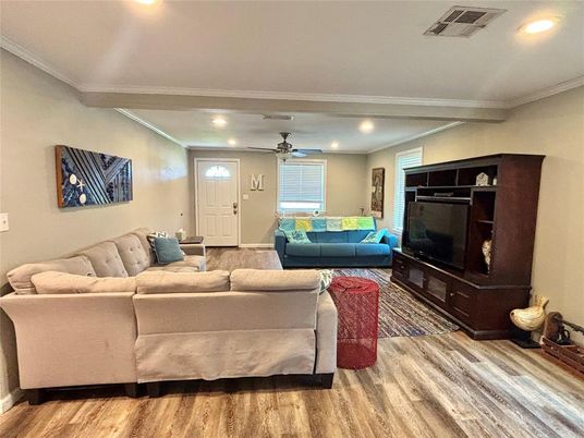 Interior, Living room, Recessed Lighting, Wood Texture Flooring