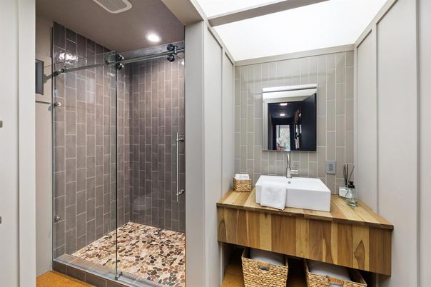 Bathroom, Interior, Recessed Lighting