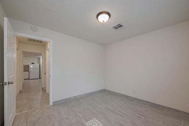 Empty room, Interior