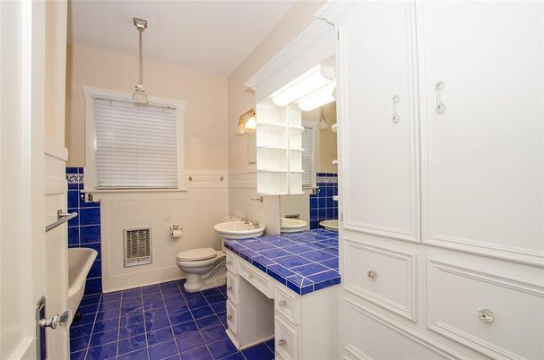 Bathroom, Interior, Tile Countertops
