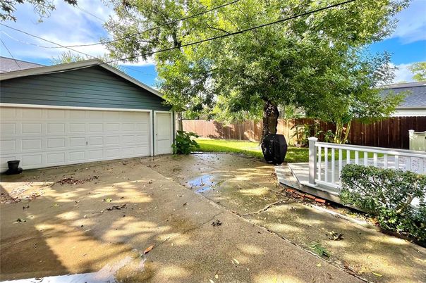 Detached Garage, Exterior