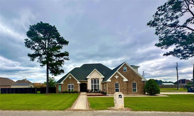 Exterior, Facade, Brick Facade, Brick Traditional