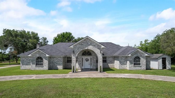 Backyard, Exterior, Facade, French Provincial
