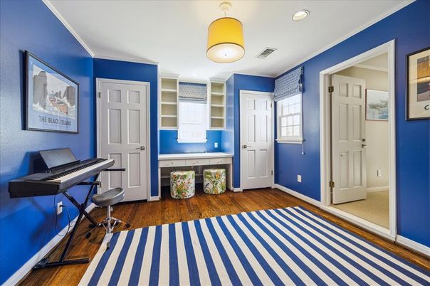 Interior, Piano, Recessed Lighting, Wood Texture Flooring