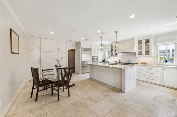 Dining room, Interior, Kitchen, Pendant Lights, Recessed Lighting, Stainless Steel Appliances
