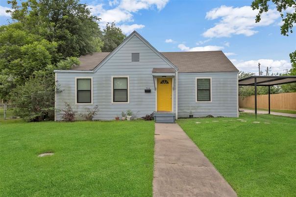 Backyard, Exterior, Facade, Ranch