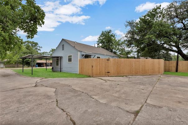Backyard, Exterior