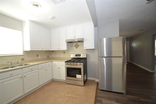 Interior, Kitchen, Stainless Steel Appliances, Wood Texture Flooring