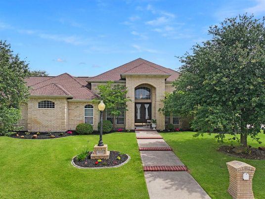 Backyard, Exterior, Facade, Brick Facade, French Provincial