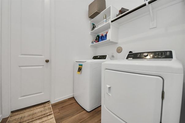 Interior, Washer, Wood Texture Flooring