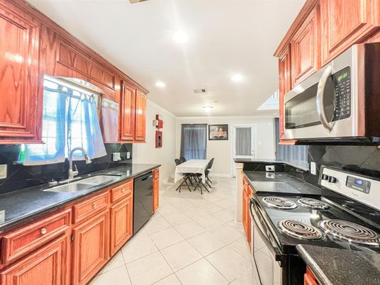 Dining room, Interior, Kitchen, Recessed Lighting, Stainless Steel Appliances