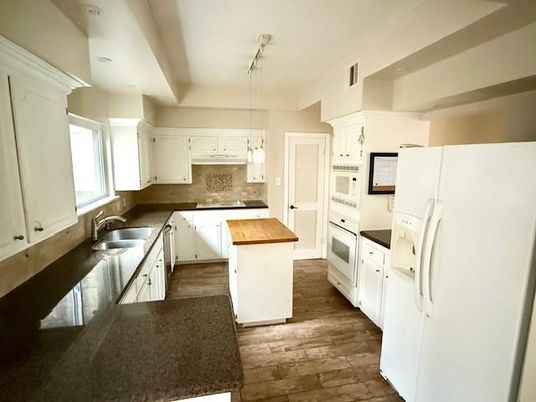 Interior, Kitchen, Pendant Lights, Wood Texture Flooring